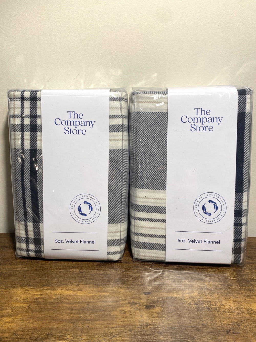 NWT The Company Store White & Navy Plaid Velvet Flannel Pillowcase Set of 2